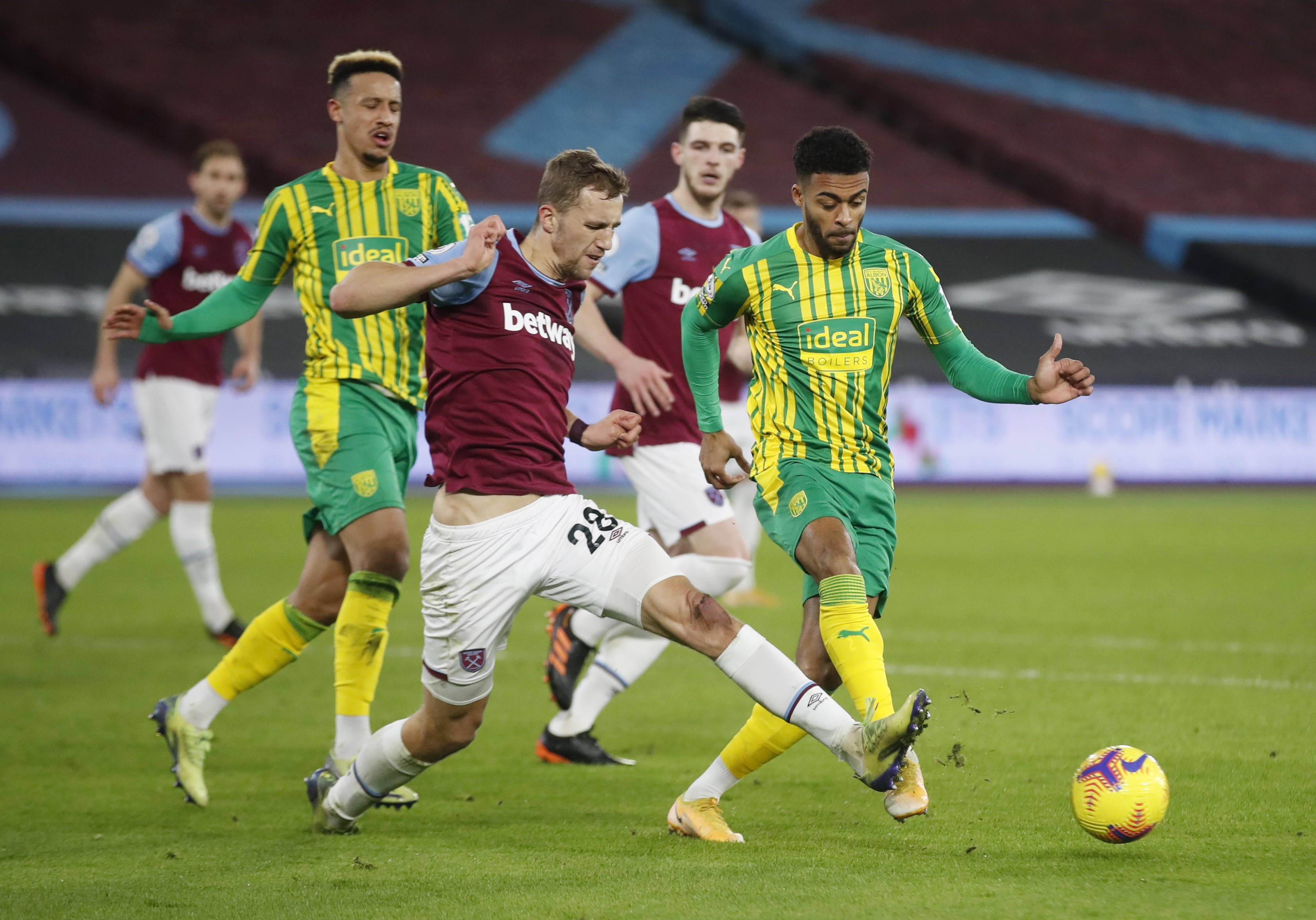 但随着卢卡 但随着卢卡